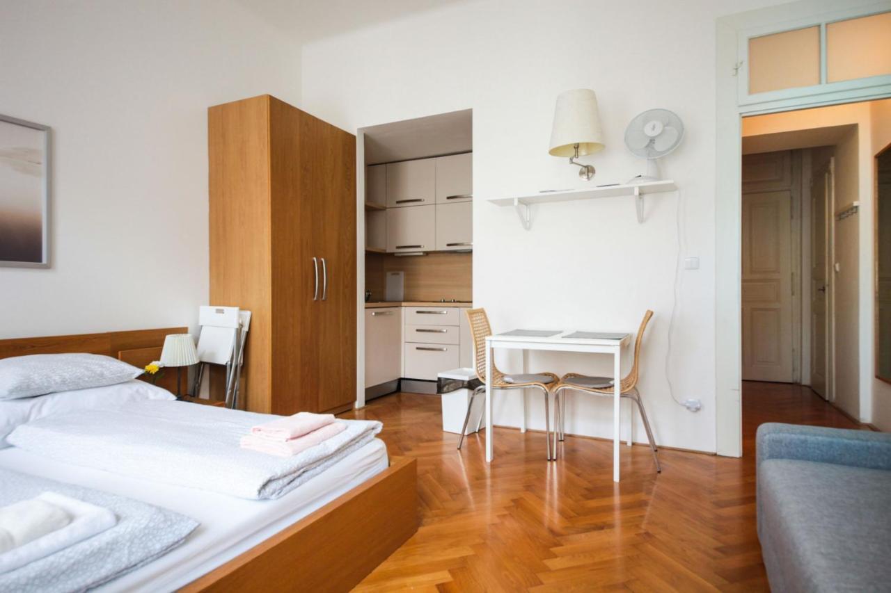 City Castle Aparthotel Praga Zewnętrze zdjęcie
